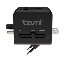 Adaptador de viaje universal Tzumi con puertos USB-C y dos puertos USB-A - Negro
