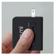 Adaptador de viaje universal Tzumi con puertos USB-C y dos puertos USB-A - Negro