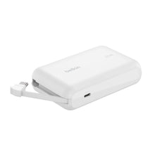 Kit de viaje Belkin: batería externa de 10 000 mAh con cable USB-C integrado, cargador de pared USB-C de 30 W, cable USB-C/C y estuche de viaje.