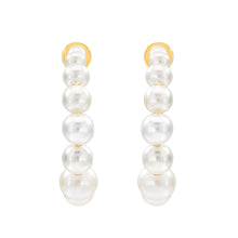 Pendientes de aro de oro amarillo de 14 quilates con perlas cultivadas de agua dulce de 2,5 a 6 mm de tamaño graduado.