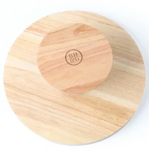 Soporte para pastel Better Homes & Gardens de madera de caucho, 31,8 cm de diámetro x 12,7 cm de alto, 1,8 kg, color madera natural