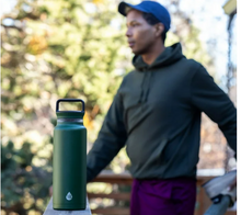 Botella de agua TAL Everett de acero inoxidable, 1.5 litros (50 onzas líquidas), verde