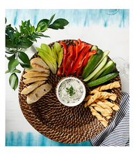 Juego de bandeja para patatas fritas y salsas Sur La Table de ratán con bol de gres