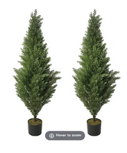 Árbol topiario de ciprés artificial de 4 pies de Aurora International en maceta de plástico, paquete de 2.