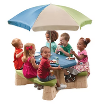 Mesa de picnic exterior Step2 con sombrilla