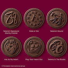 Paquete variado de galletas Selena Gomez & OREO Double Stuf, 1.02 oz., 40 unidades.