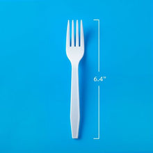 heavyweight white plastic forks 600 count single 6.4 inches fork on blue background for parties and catering