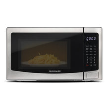 Microondas Frigidaire de acero inoxidable de 1.1 pies cúbicos y 1000 W con 10 niveles de potencia ajustables