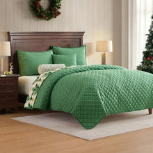 Holiday Market 8-piece Holiday Decorative Bedding Set