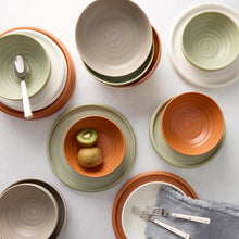 Member's Mark 16-Piece Bubble Reactive Dinnerware Set