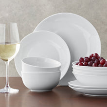 Member’s Mark 16-Piece Porcelain Dinnerware Set