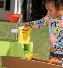 Step2 Pump & Splash Shady Oasis Water Activity Center