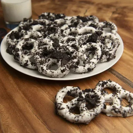 Sweet Penny Toffee and Cookies N' Creme Pretzel Assortment, 64 oz, 60 ...